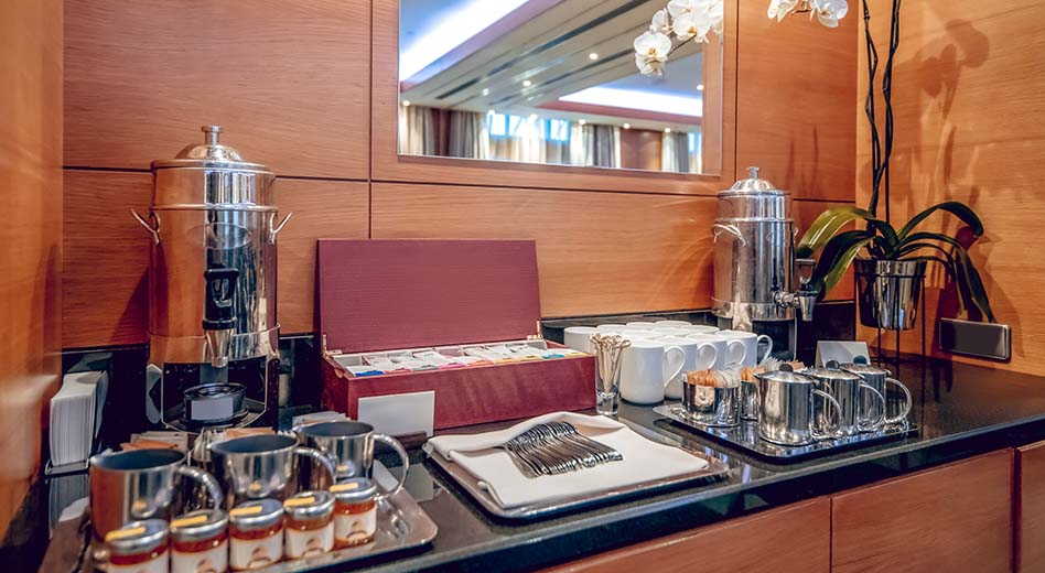 Bar à café en libre-service dans un hôtel