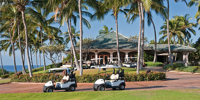 jogadores de golfe no clube de campo