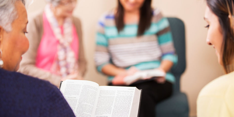 Donne in un gruppo di culto