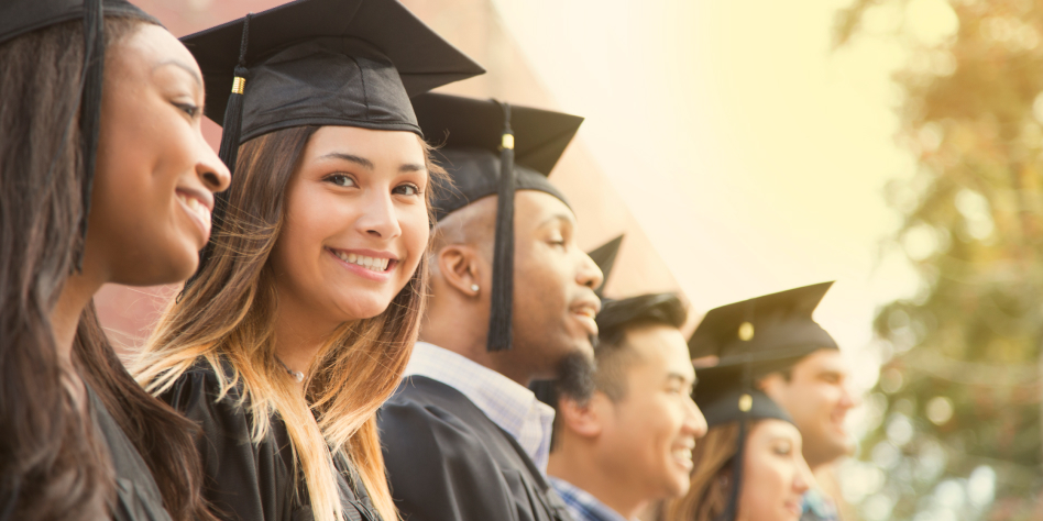 Estudiantes en la ceremonia de graduación