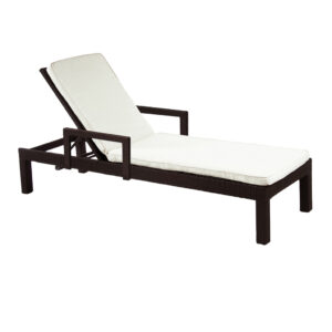 Chaise longue in betulla con braccioli
