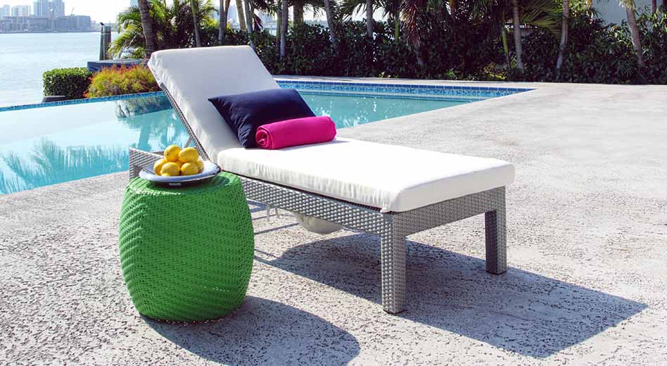 Die Birken-Chaiselongue am Pool